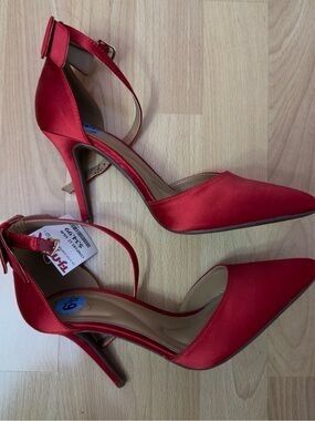 Jessica Simpson Red Satin Pointed-Toe Ankle-Strap Heels size 6.5